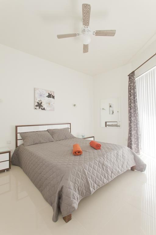 Waterside Apartments Marsalforn الغرفة الصورة