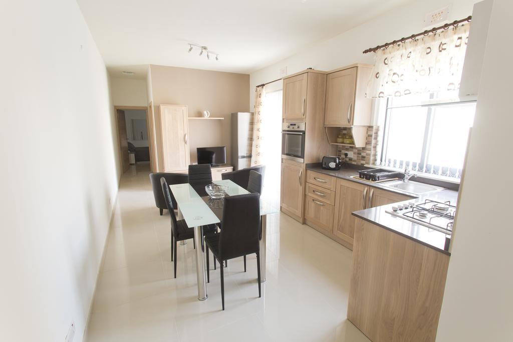 Waterside Apartments Marsalforn الغرفة الصورة