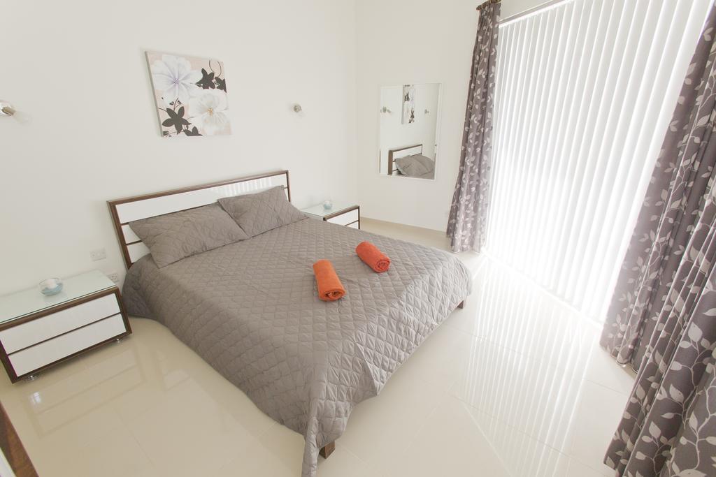 Waterside Apartments Marsalforn الغرفة الصورة