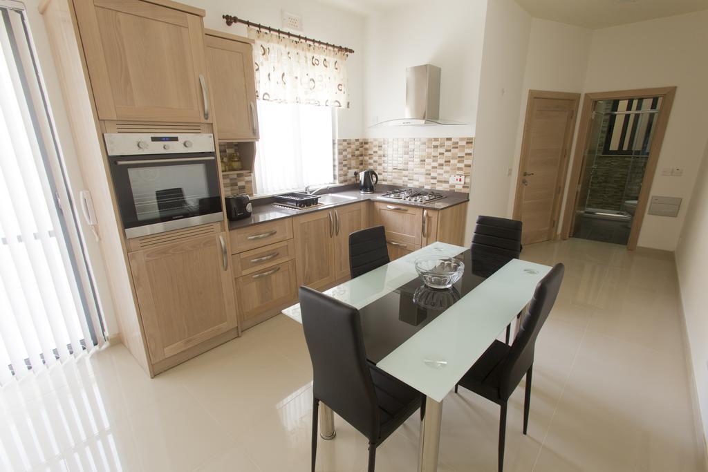 Waterside Apartments Marsalforn الغرفة الصورة